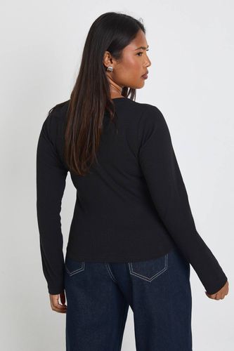 Top Grande Taille Côtelé À Encolure Dégagée Coupe Ajustée Longue À Manches Longues | Taille 48 - boohoo - Modalova