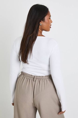 Body Plus Basic à manches longues avec décolleté échancré | Taille 48 - boohoo - Modalova