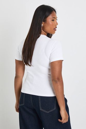 Top Ajusté Côtelé À Manches Courtes Coupe Longue Plus Basic | Taille 46 - boohoo - Modalova