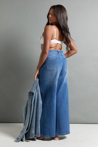 Le Jean Taille Mi-haute À Jambe Large | Taille 28/32L - boohoo - Modalova