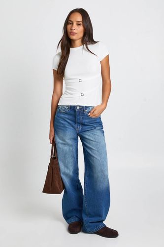 Haut en côtes avec détail de sangle à boucle | Taille 44 - boohoo - Modalova