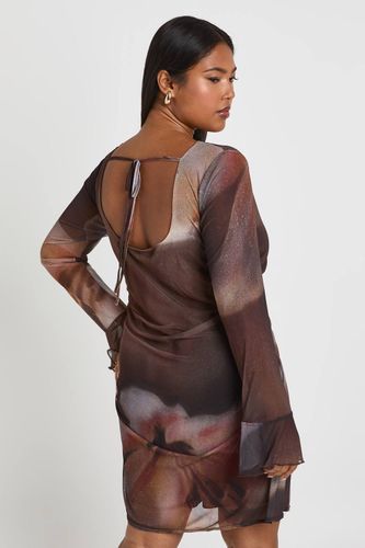 Robe mini shift florale froncée pour grande taille | Taille 48 - boohoo - Modalova