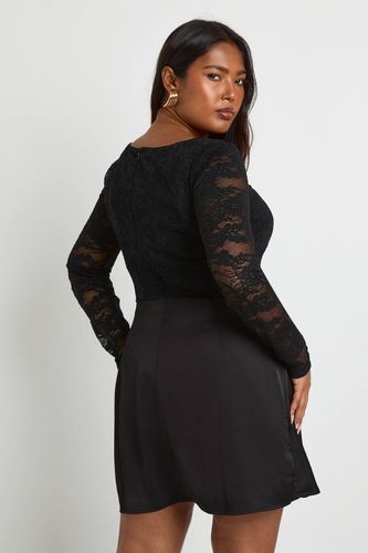 Robe mini drapée à corset en dentelle et manches longues | Taille 48 - boohoo - Modalova