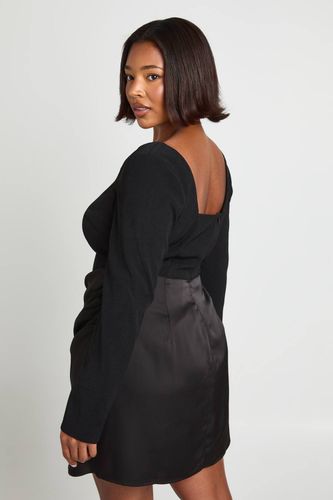 Robe Courte Grande Taille En Satin Drapé À Manches Longues | Taille 48 - boohoo - Modalova