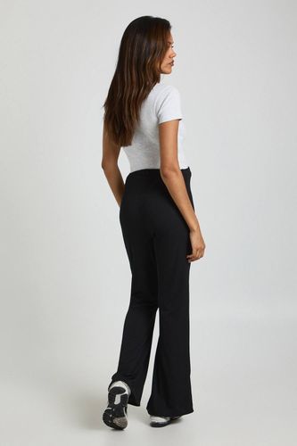 Pantalon Maternité Basique Côtelé à Taille Haute Évasé | Taille 44 - boohoo - Modalova
