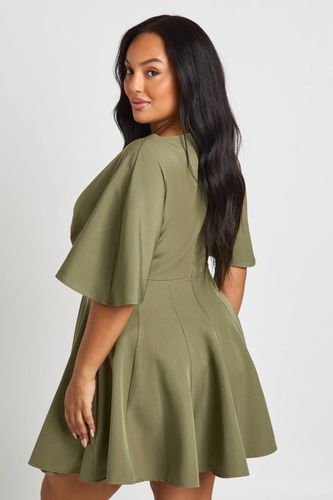 Robe patineuse à jupe plissée Plus | Taille 48 - boohoo - Modalova
