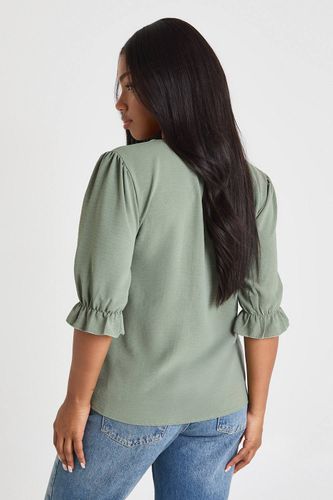 Chemisier martelé à manches bouffantes et à boutons sur le devant | Taille 44 - boohoo - Modalova