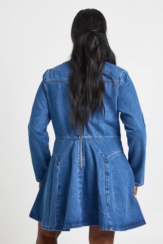Robe Patineuse en Denim avec Boutons Grande Taille | Taille 48 - boohoo - Modalova