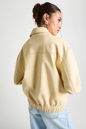 Veste En Synthétique À Surpiqûres Contrastantes | Taille 44 - boohoo - Modalova