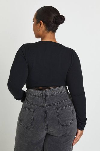 Plus bodysuit à manches longues en coton avec garniture en dentelle | Taille 48 - boohoo - Modalova