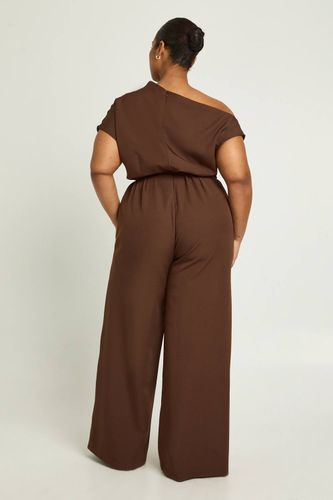 Plus combinaison asymétrique ceinturée | Taille 48 - boohoo - Modalova