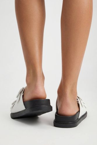 Sandales Plateformes À Double Bride Avec Boucles | Taille 40 - boohoo - Modalova