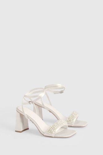 Escarpins De Mariée À Brides Ornées De Perles Talon Bloc Coupe Large Deux Parties | Taille 37 - boohoo - Modalova