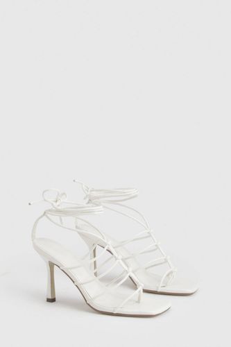 Escarpin À Talon Haut Avec Bout Carré Et Brides Entrecroisées Façon Cage | Taille 41 - boohoo - Modalova