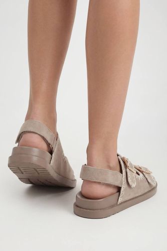 Sandales En Synthétique À Coutures Contrastées Coupe Large | Taille 41 - boohoo - Modalova