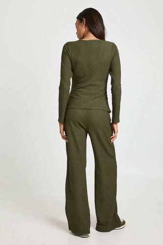 Ensemble de Maternité Top Texturé à Manches Longues & Pantalon Large à Taille Élastique | Taille 44 - boohoo - Modalova