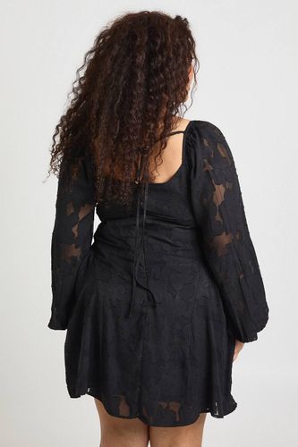 Robe Patineuse Grande Taille en Mousseline Dévorée Style Laitière | Taille 48 - boohoo - Modalova