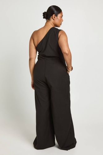 Combinaison Grande Taille En Lin À Une Épaule | Taille 48 - boohoo - Modalova