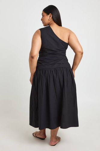 Robe Midaxi À Une Épaule Froncée En Popeline De Coton Grande Taille | Taille 48 - boohoo - Modalova