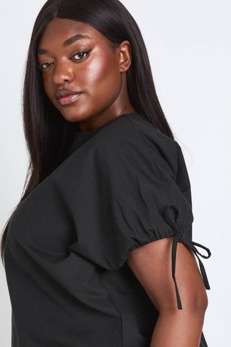 Haut Grande Taille En Lin Avec Liens Aux Poignets | Taille 48 - boohoo - Modalova
