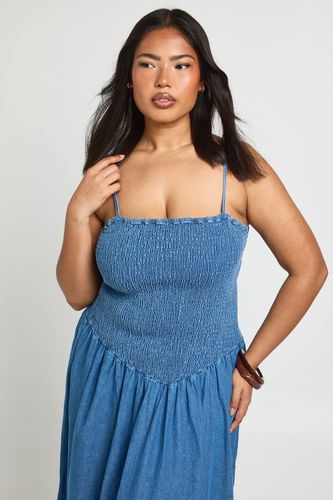Robe Patineuse Mi-longue Grande Taille En Chambray À Smocks | Taille 46 - boohoo - Modalova