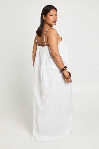 Robe Maxi Plissée À Volume En Popeline De Coton Grande Taille | Taille 48 - boohoo - Modalova