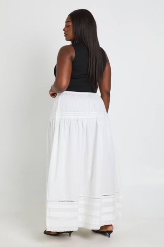Jupe Longue Brodée En Coton Grande Taille | Taille 48 - boohoo - Modalova