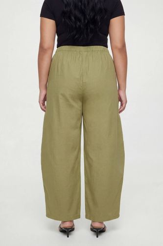 Pantalon Grande Taille En Popeline À Taille Élastiquée Et Coupe Barrel | Taille 48 - boohoo - Modalova