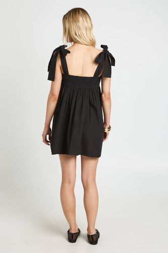 Robe Courte Smockée Petite Avec Bretelles À Nouer Aux Épaules | Taille 44 - boohoo - Modalova