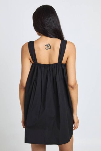 Robe Courte Smock Grande Taille Avec Détail Nœud Devant | Taille 42 - boohoo - Modalova