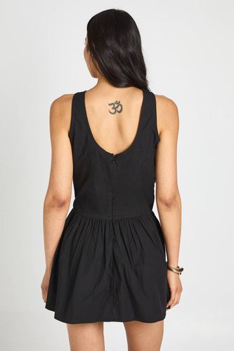 Robe Patineuse Mini À Basque En Coton Pour Grandes Tailles | Taille 44 - boohoo - Modalova