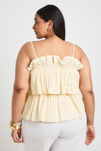 Haut Grande Taille En Popeline Froncée À Volants Superposés | Taille 48 - boohoo - Modalova