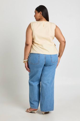 Haut Grande Taille À Liens Latéraux | Taille 48 - boohoo - Modalova