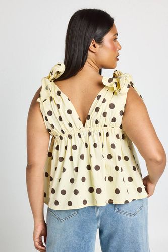 Haut Smocké Grande Taille À Pois Avec Épaules Nouées | Taille 46 - boohoo - Modalova