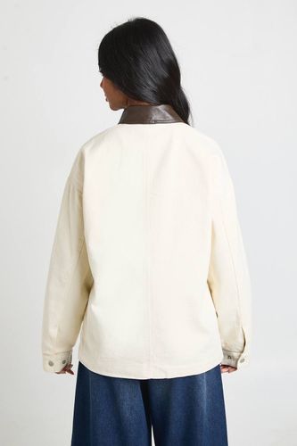 Veste à Col avec Détail de Poches Surdimensionnées | Taille 44 - boohoo - Modalova