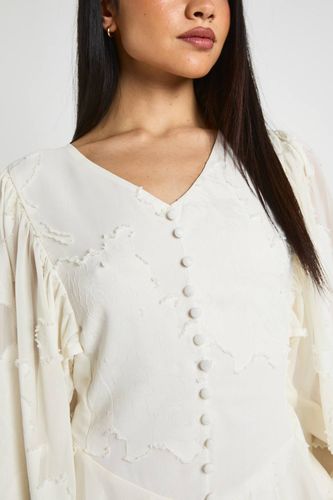 Robe Mini À Motif Floral Dévoré Avec Manches Volumineuses Et Ourlet À Volants | Taille 44 - boohoo - Modalova