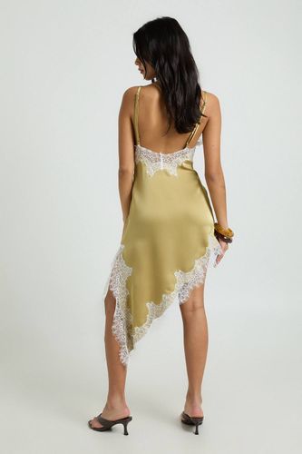 Robe Midi En Satin À Ourlet Asymétrique Avec Dentelle Contrastante | Taille 44 - boohoo - Modalova