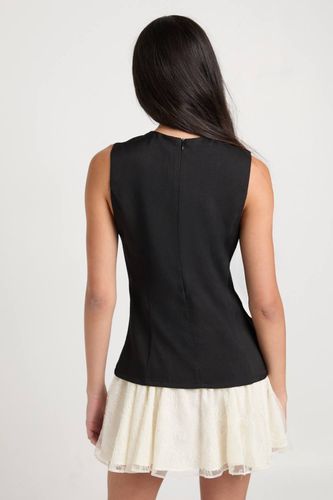 Robe Mini Ajustée à Jupe en Dentelle | Taille 42 - boohoo - Modalova