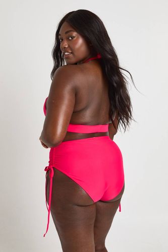 Bas De Bikini Grande Taille Taille Haute Froncé Avec Effet Ventre Plat | Taille 54 - boohoo - Modalova