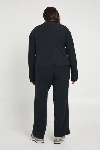Ensemble Grande Taille Col Montant Boutonné Maille et Pantalon Coordonné | Taille 48 - boohoo - Modalova