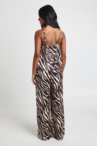 Ensemble Pyjama Caraco Et Pantalon Large En Satin Imprimé | Taille 44 - boohoo - Modalova