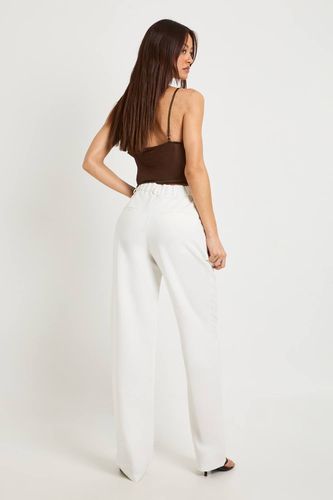 Pantalon Droit Taille Haute Essentiel Coupe Ajustée Pour Grandes Tailles | Taille 18/36L - boohoo - Modalova