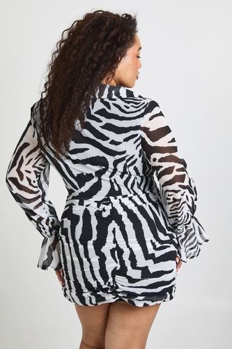 Robe Chemise Grande Taille En Mousseline À Imprimé Et Col Drapé | Taille 48 - boohoo - Modalova