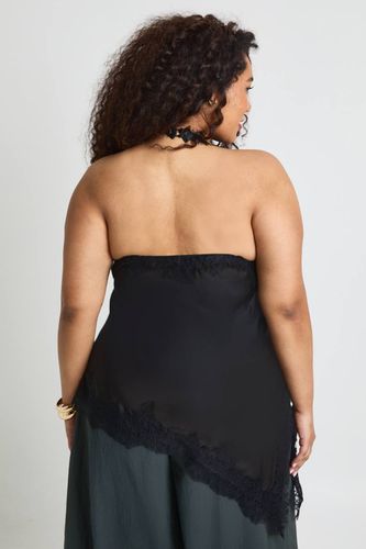 Haut Asymétrique Grande Taille À Col Bénitier Avec Dentelle | Taille 48 - boohoo - Modalova