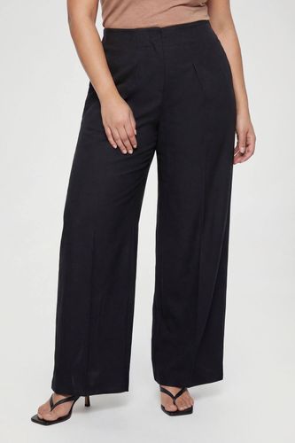 Pantalon À Pinces Devant Grande Taille | Taille 48 - boohoo - Modalova