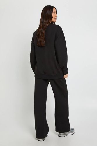 Ensemble De Survêtement Sweat-shirt À Col Détaillé Et Pantalon Large Pour Grande Taille | Taille Medium - boohoo - Modalova