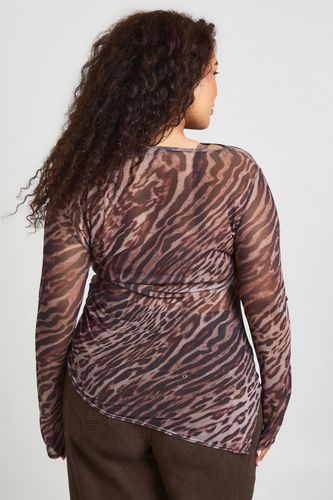 Haut Asymétrique en Résille Imprimé Léopard Grande Taille | Taille 48 - boohoo - Modalova