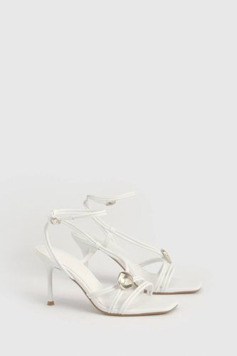 Escarpins À Brides Hauts Avec Détail De Quincaillerie Et Talon Aiguille | Taille 41 - boohoo - Modalova