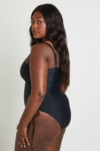 Maillot De Bain Grande Taille À Fronces Latérales Et Contrôle Du Ventre | Taille 56 - boohoo - Modalova