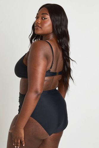 Ensemble Bikini Grande Taille Triangle Et Culotte Taille Haute Avec Finitions Dorées | Taille 54 - boohoo - Modalova